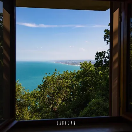 Sibilla Oda ve Kahvaltı Sirolo